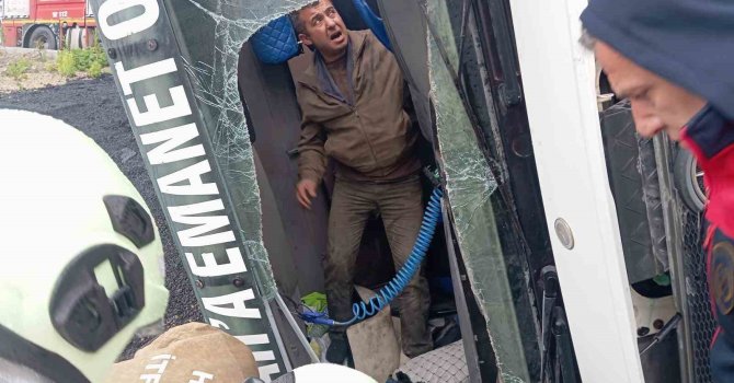 Samandağ’da devrilen tırın sürücüsü yaralandı