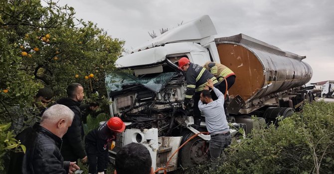 Erzin’de tanker narenciye bahçesine uçtu