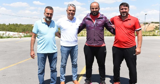 Başkan Uysal, “Hayretle izliyorum”