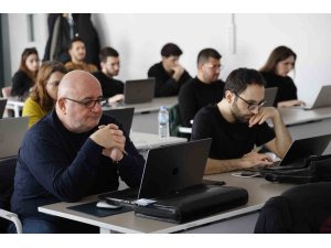 Büyükşehir’den teknoloji meraklısı gençlere yapay zeka eğitimi