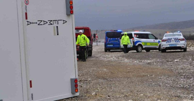 Alman turistin kullandığı karavanla otomobil çarpıştı: 1’i ağır 3 yaralı