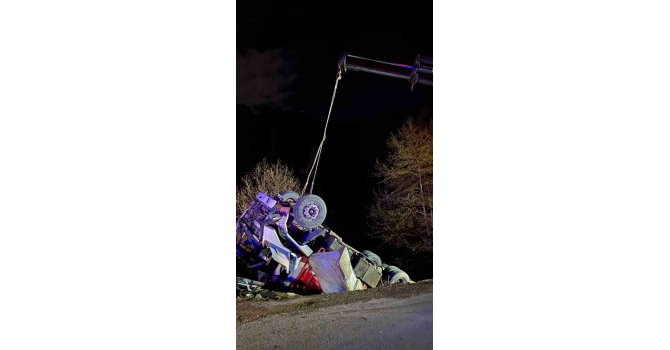 Alanya’da kamyon şarampole devrildi: 1 ölü, 1 yaralı