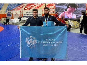 ALKÜ’lü öğrenci güreş şampiyonasından madalyayla döndü