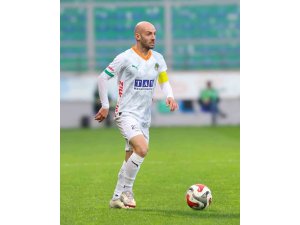 Corendon Alanyaspor kaptanı Efecan Karaca ameliyat edildi