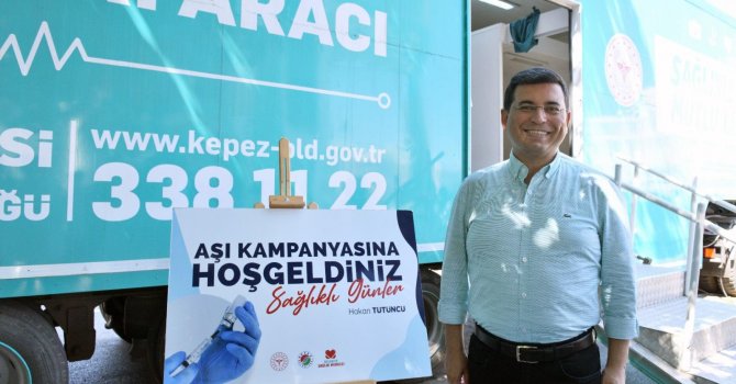 Kepez Covid-19 aşısını vatandaşın ayağına götürüyor