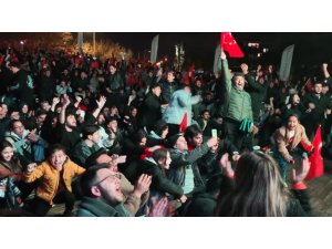 Dev ekrandaki bitiş düdüğüyle Antalya’da bayram havası esti