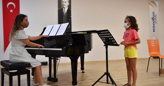 Konyaaltı Belediyesi Müzik Akademisi’ne yoğun ilgi
