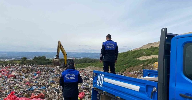 Mersin’de sağlıksız şekilde taşınan çiğ köfte kolilerine el konuldu