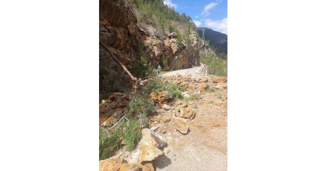 Feke-Saimbeyli kara yolu ulaşıma kapandı