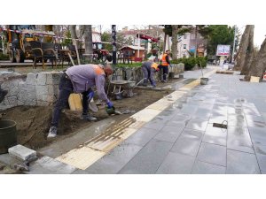 Isparta’da Atatürk Parkı altındaki kaldırım yenileniyor