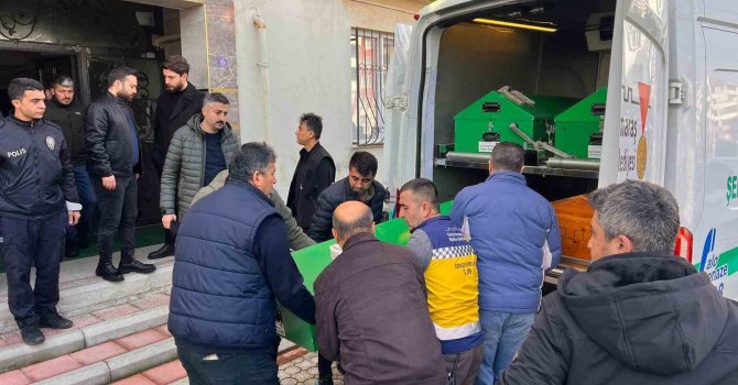 Babasını öldüren genç: "Üzerine atlayarak elimde bulunan bıçakla boğazını kestim"