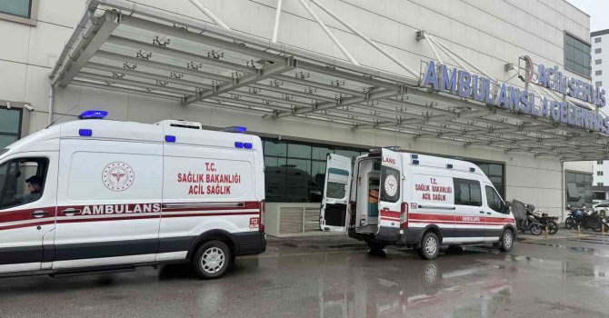 Tarsus’ta 3 öğrenci çiğ köfteden zehirlendi