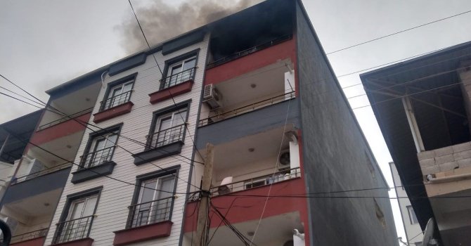 Kırıkhan’da apartman dairesi alevlere teslim oldu