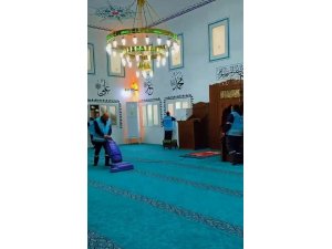 Antakya’da ibadethane temizliği çalışmaları sürüyor