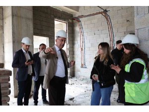 Başkan Yapar, Akasya Mahallesinde yapımı devam eden sosyal tesisi inceledi