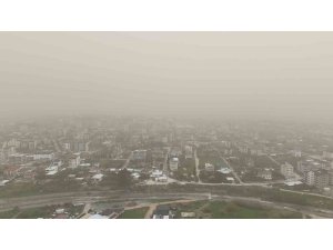 Libya’dan gelen çöl tozu Hatay’ı yuttu