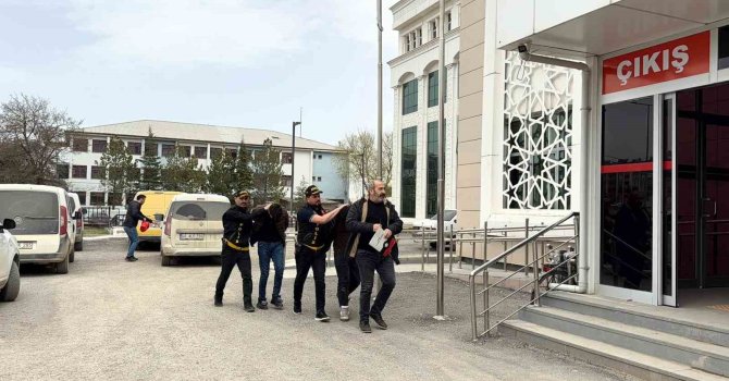 Kahramanmaraş’ta 2,1 milyonluk vurgun yapan sahte polisler yakalandı