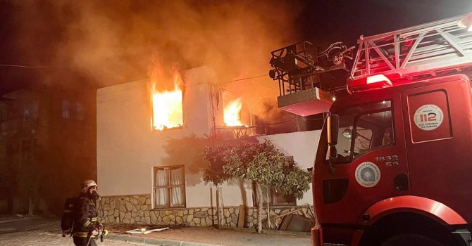 Alevlerin küle çevirdiği evde Kur’an-ı Kerim zarar görmedi