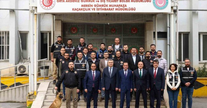 Mersin Limanı’nda 19 kilo kokain ele geçirildi, vali ekibi tebrik etti