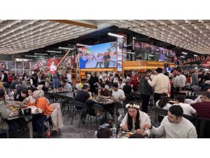 Karnaval esnafın yüzünü güldürdü, kebapçılar doldu taştı