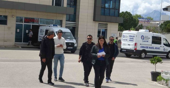 Ekmek almak için markete giden yaşlı adam çöp kamyonunun altında hayatını kaybetti