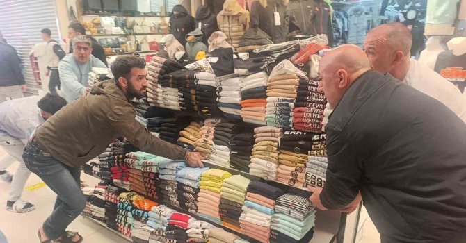 Antalya’da iş merkezinde yangın paniği