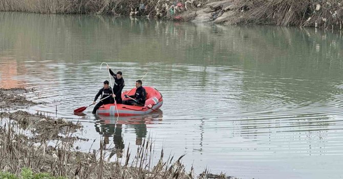 Tarsus’ta ırmakta kaybolan genç için seferber oldular: Vali Toros bölgede