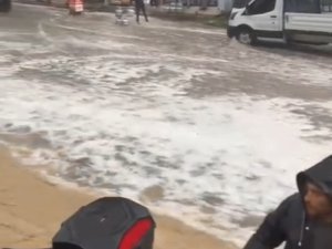 Adana’da dolu, sağanak ve hortum hayatı felç etti