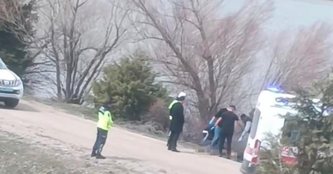 Genç kadını 8 yerinden bıçaklayıp baraja attılar