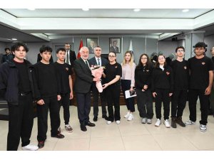 Aslı Derbent Özkan Lisesi öğrencileri Belediye Meclisi’ne konuk oldu