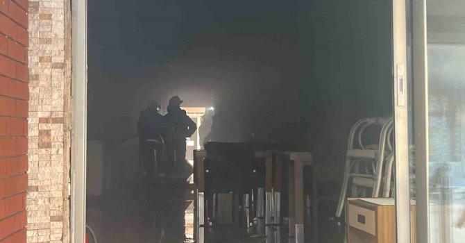 Alanya’da tadilattaki otelde çıkan yangın korkuttu