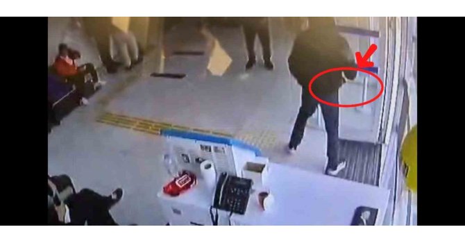Banka şubesinde satırla gasp girişimi: Maskeli şüpheli kısa sürede yakalandı