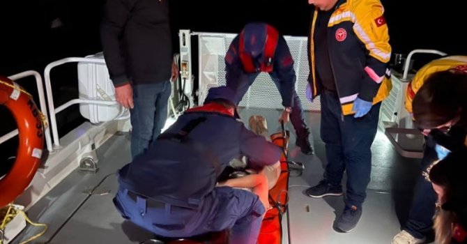 Demre Kaleköy’de rahatsızlanan kişi, sahil güvenlik botuyla tahliye edildi