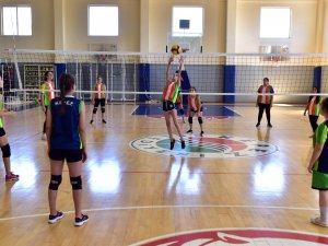 Kepezli çocuklar voleybolu çok sevdi