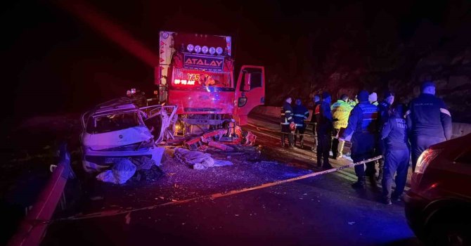 Isparta-Antalya karayolunda feci kaza: 1 ölü, 4 yaralı