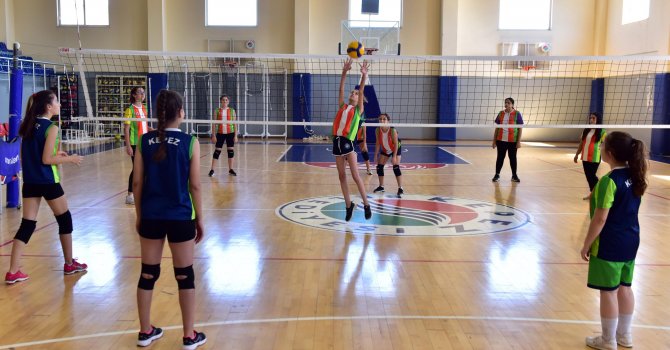 Kepezli çocuklar voleybolu çok sevdi