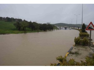 Kuvvetli yağışın etkili olduğu Antakya’da eğitime 1 gün ara verildi