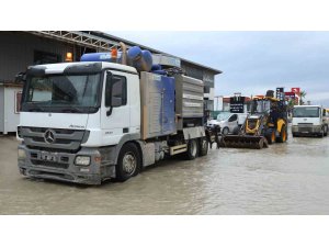 Hatay Büyükşehir Belediyesi ekipleri, 110 noktaya müdahale ederek 32 vatandaşı kurtardı