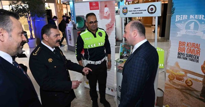 Osmaniye’de Polis Haftası’nda emniyetten bilgilendirme standı