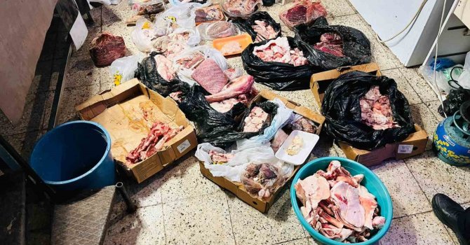 Antalya’da kasap dükkanında mide bulandıran görüntü: Zabıtalar gözlerine inanamadı