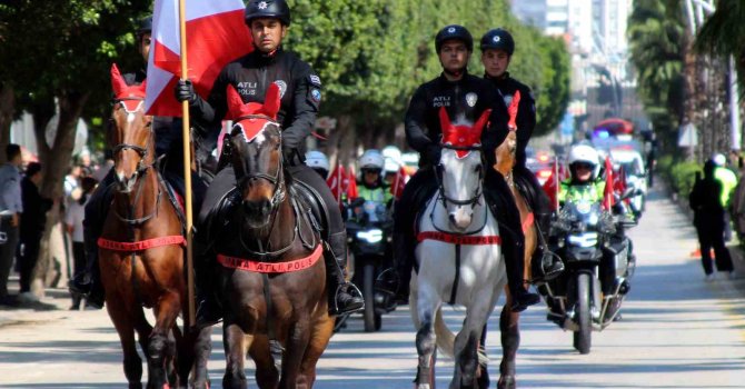 Adana’da polis korteji nefes kesti