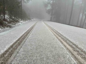 Zorkun Yaylası’nda dolu etkili oldu, çevre beyaza büründü