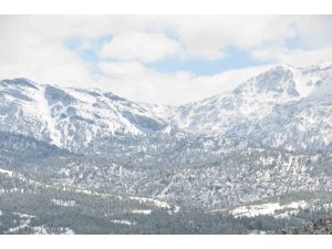 Antalya’nın zirvelerinde Nisan ayında kar sürprizi