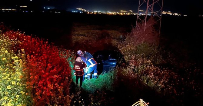 Kırıkhan’da tarlaya uçan otomobilin sürücüsü yaralandı