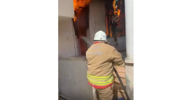 Reyhanlı’da müstakil ev alevlere teslim oldu