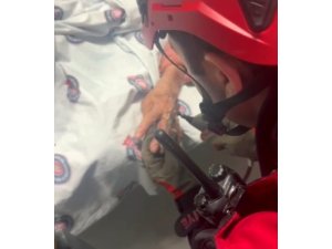 Hastanın parmağına sıkışan yüzüğü itfaiye ekipleri çıkardı