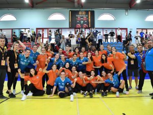 Mavi Kelebekler sezonu galibiyetle açtı