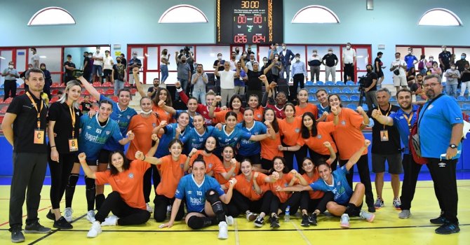 Mavi Kelebekler sezonu galibiyetle açtı