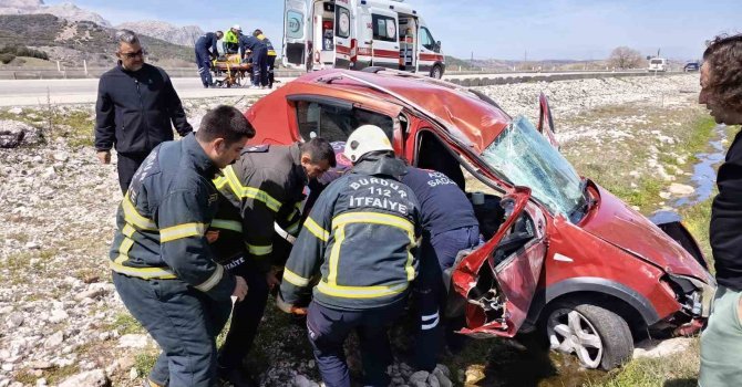 Kontrolden çıkan otomobil şarampole savruldu: 2 yaralı