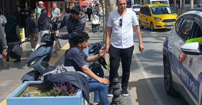 Manavgat’ta korkutan kazada sürücü kask sayesinde hayatta kaldı